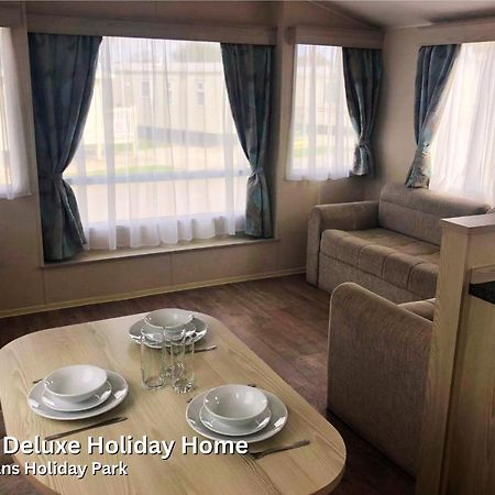 Spruce Deluxe Holiday Home เมเบิลทอร์ป ภายนอก รูปภาพ